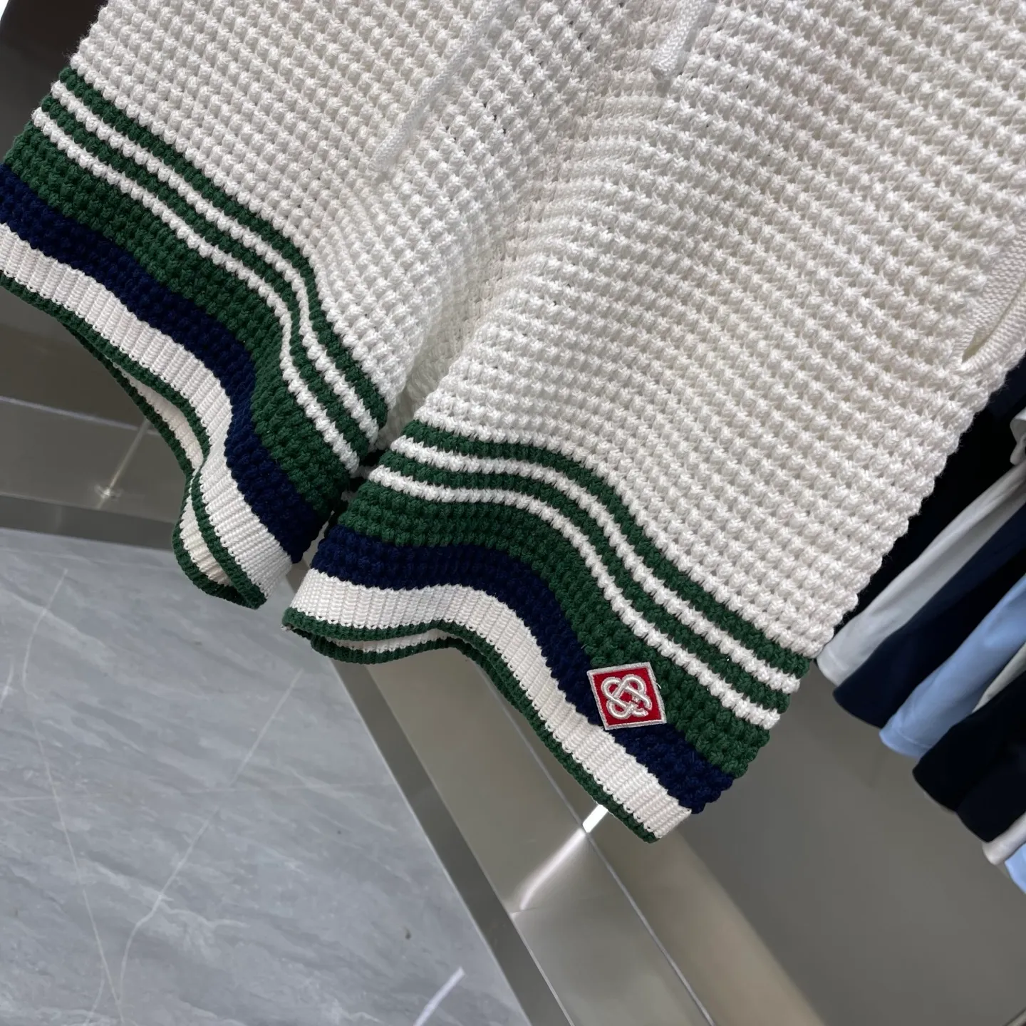 CASABLANCA Casablanca sweater suit (high version) Original development Comfortable upper body Imported equipment Original high-density embroidered seal Two-color splicing Hand-sewn cuffs + hem Made by domestic first-line brands Factory OEM workmanship Impeccable Sizes: S M L XL XXL